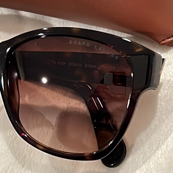 Brown tortoiseshell Ralph Lauren sunglasses - Picture 6 of 8